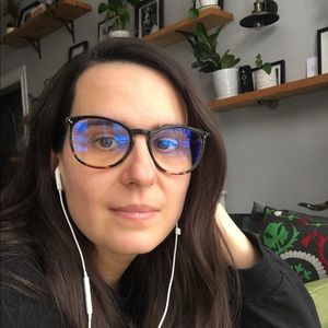 Meet your Posher, Genia